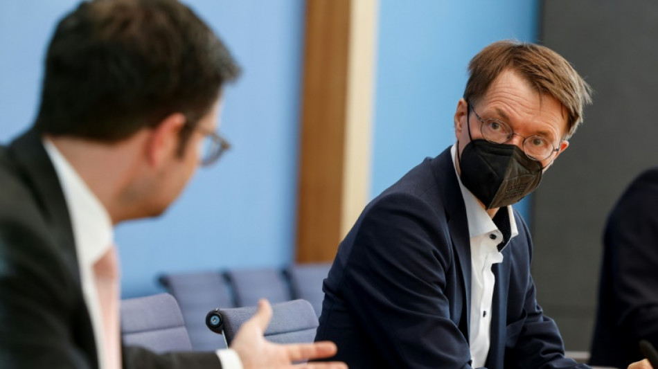 Lauterbach rechnet mit R&uuml;ckkehr von regionalen Maskenpflichten im Oktober