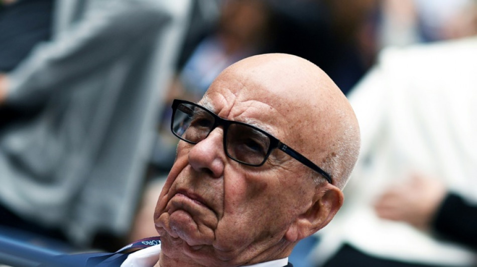 Le magnat des médias Rupert Murdoch passe la main mais promet de rester "actif"