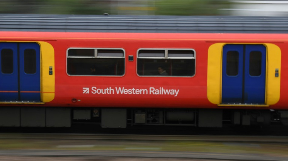 Reino Unido comienza proceso de renacionalizaci&oacute;n de ferrocarriles