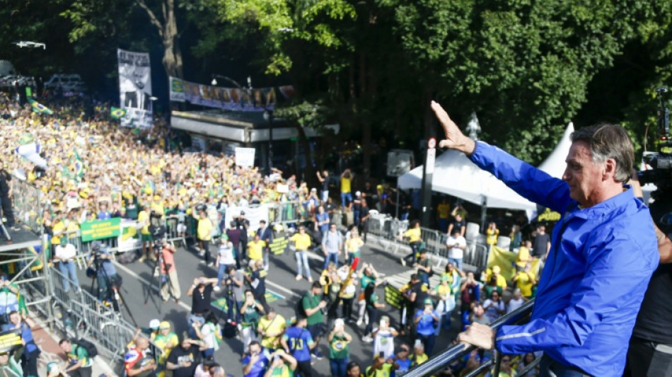 Sob ameaça de prisão, Bolsonaro se defende perante apoiadores em São Paulo