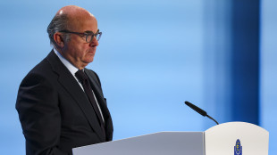 De Guindos, debito elevato, basta aiuti per il caro energia