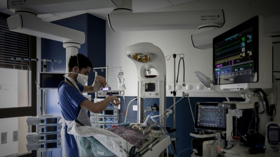 L'&eacute;pid&eacute;mie de bronchiolite s'ach&egrave;ve en m&eacute;tropole, la grippe recule un peu