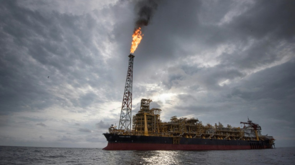 Incendie d'un navire pétrolier au Nigeria: 3 rescapés, 7 portés disparus