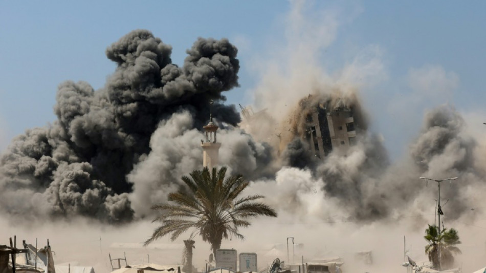 Ex&eacute;rcito israelense bombardeia pr&eacute;dio na Cidade de Gaza