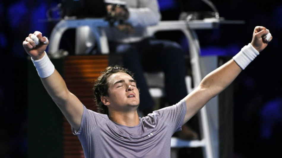 Jo&atilde;o Fonseca avan&ccedil;a &agrave; 2&ordf; rodada do Masters 1000 de Paris; Alcaraz cai na estreia