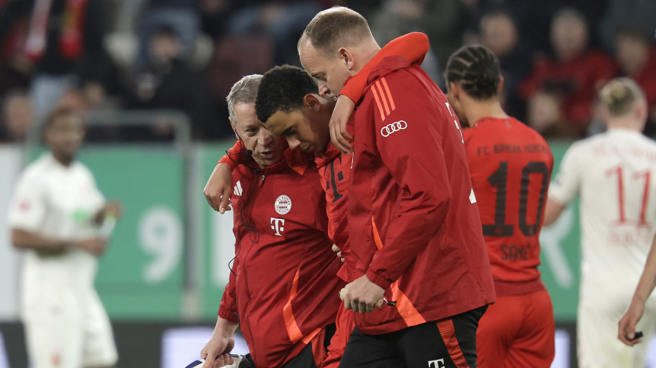 Calcio: il Bayern vince 3-1 con l'Augsburg ma perde Musiala