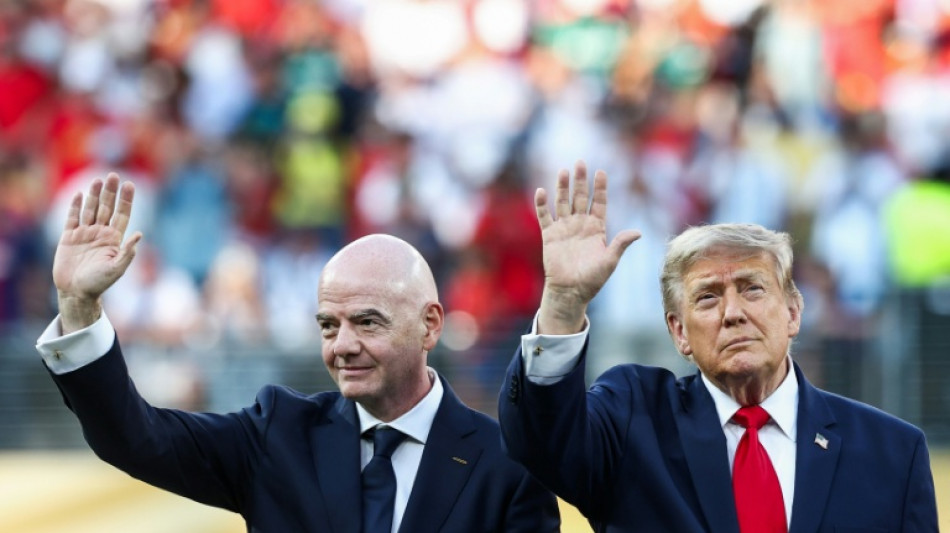 Trump d&eacute;fend Infantino face aux voix r&eacute;clamant son d&eacute;part de la Fifa