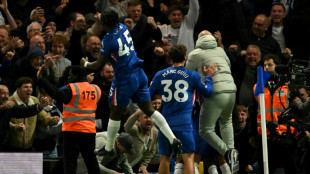 Chelsea vence Liverpool (2-1) com gol de Est&ecirc;v&atilde;o nos acr&eacute;scimos; Arsenal &eacute; o novo l&iacute;der