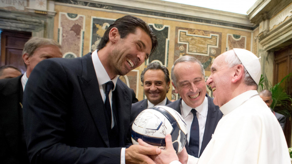 Papa: Buffon, ci ha scosso l'anima, lo porter&ograve; sempre nel cuore