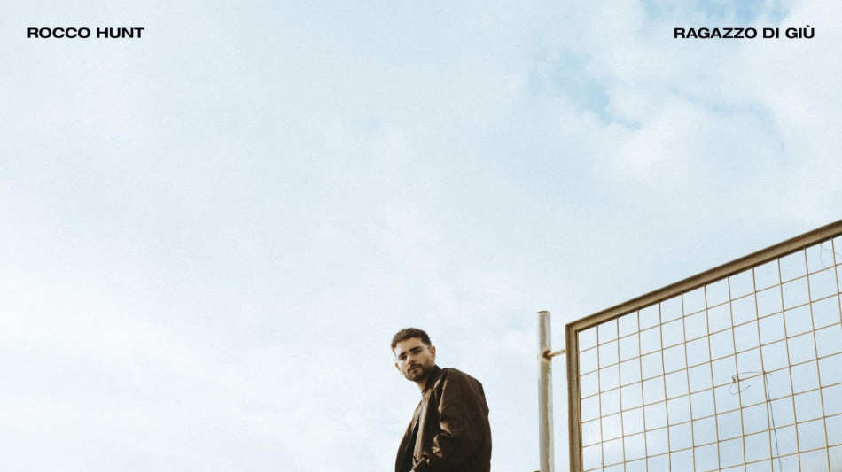 Rocco Hunt, il 25 aprile esce il nuovo album Ragazzo di gi&ugrave;