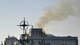 Ukraine: le si&egrave;ge du gouvernement incendi&eacute; apr&egrave;s une attaque a&eacute;rienne record
