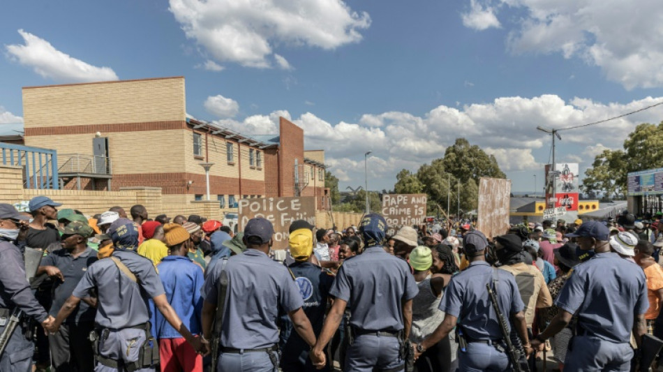 7 burned to death in S. Africa township 'mob' attack: police