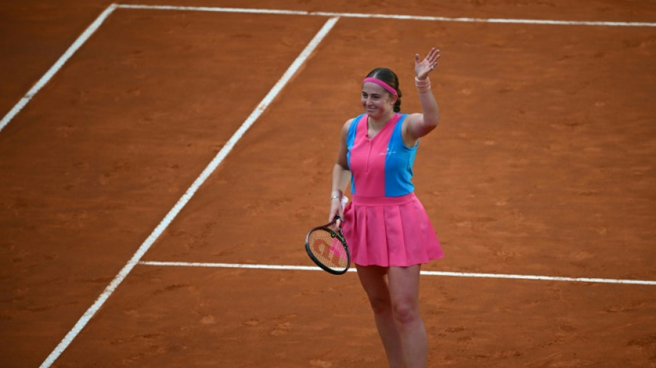 Jelena Ostapenko vence Paula Badosa e vai &agrave;s semis do WTA 1000 de Roma
