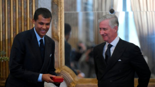 Stromae, fiert&eacute; nationale en Belgique, d&eacute;cor&eacute; par le roi Philippe