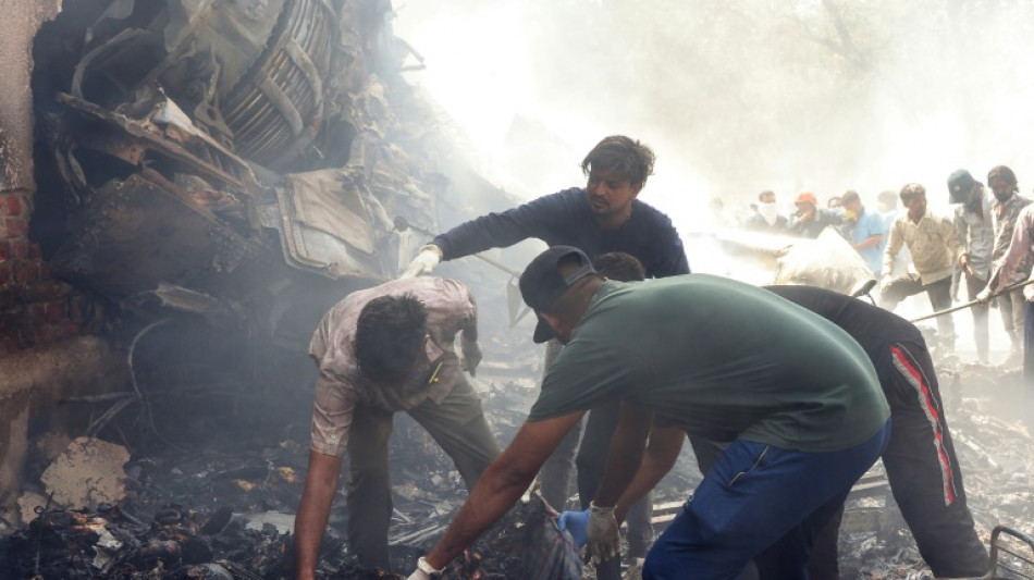 Acidente de avi&atilde;o na &Iacute;ndia deixa ao menos 204 mortos