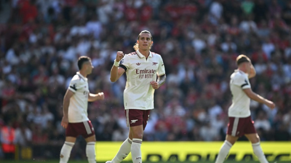 Arsenal capitalise on Bayindir error to beat Man Utd