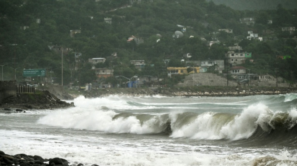 Melissa, renforc&eacute;e en ouragan, poursuit sa route meurtri&egrave;re dans les Cara&iuml;bes