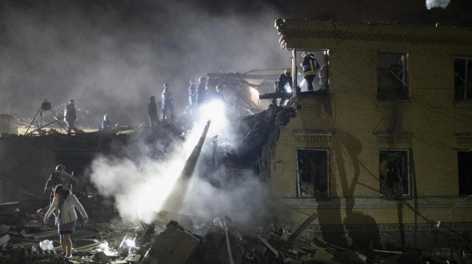 Kiev, '2 bambini dispersi nella capitale dopo raid russi'