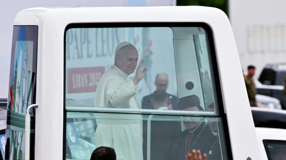 Papst h&auml;lt Freiluftmesse vor mehr als 100.000 Menschen in Beirut