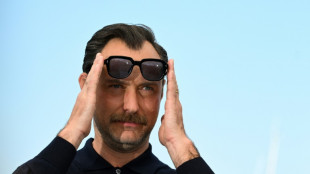 El actor Jude Law cree que la monarqu&iacute;a brit&aacute;nica es "como un teatro"