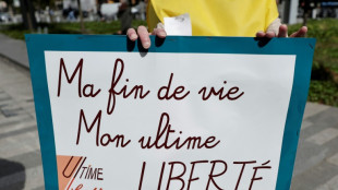 Le procès de militants du suicide assisté, tribune pour l'aide à mourir