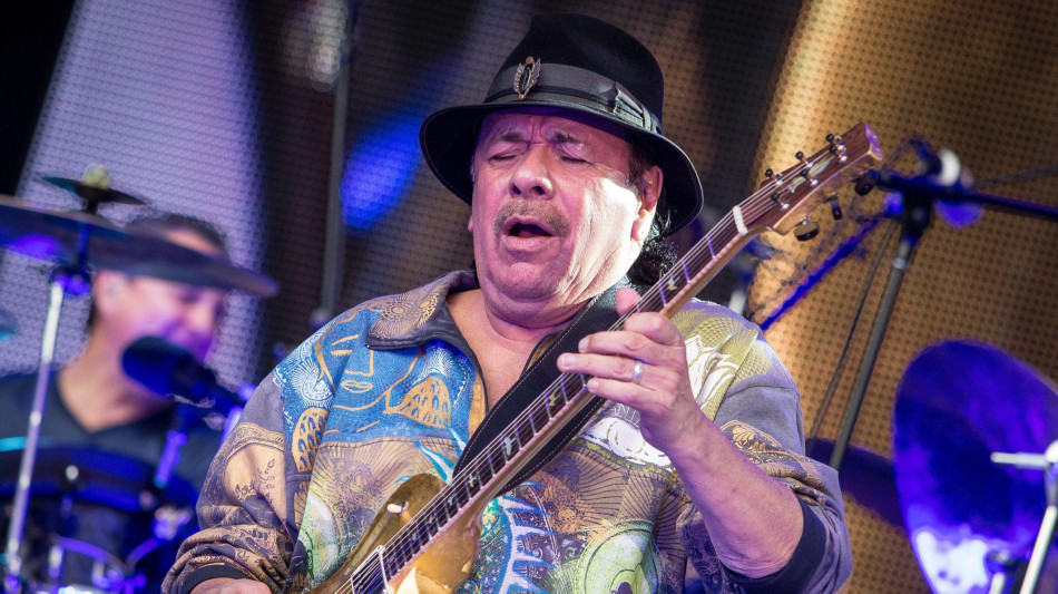 Carlos Santana rinvia un concerto dopo un malore