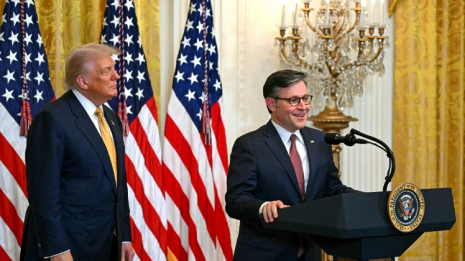 Trump se re&uacute;ne com democratas para tentar evitar paralisa&ccedil;&atilde;o do governo