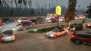 Incendio forestal avanza y destruye parte de ciudad tur&iacute;stica canadiense de Jasper 