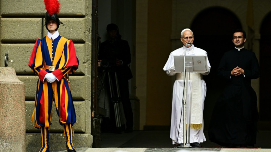 Ambiance festive &agrave; Castel Gandolfo pour le premier Ang&eacute;lus du pape L&eacute;on XIV