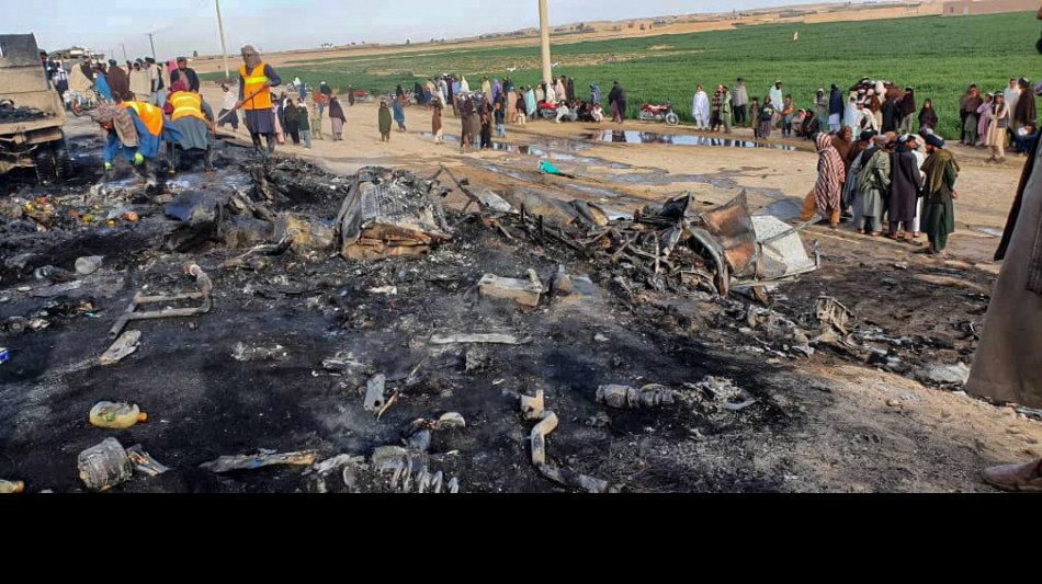 Scontro tra bus e camion in Afghanistan, i morti sono 76