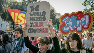 Estudantes e trabalhadores protestam na It&aacute;lia sob forte esquema de seguran&ccedil;a