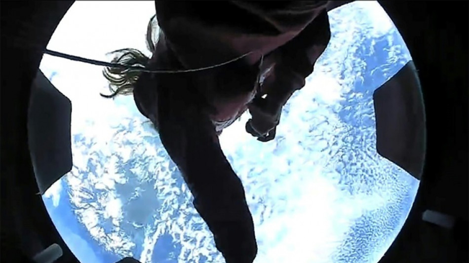 SpaceX pr&eacute;voit la premi&egrave;re mission spatiale habit&eacute;e &agrave; survoler les p&ocirc;les terrestres