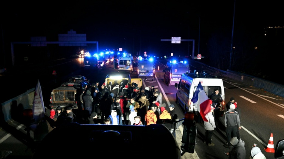 Dermatose: les barrages des agriculteurs ne sont "pas pr&egrave;s de se lever" 