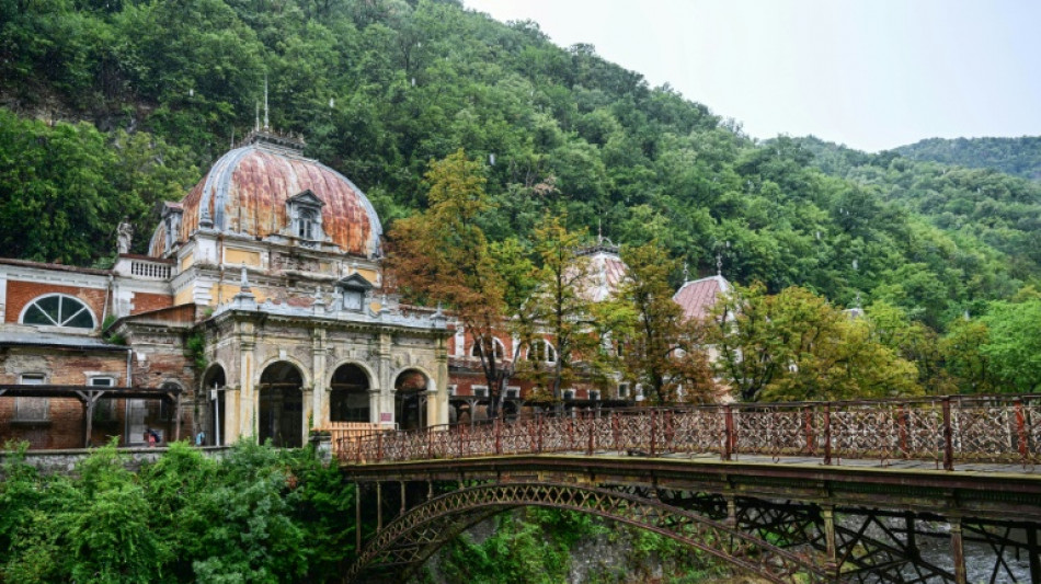 Ravagée par la corruption, une cité thermale fantôme reprend vie en Roumanie