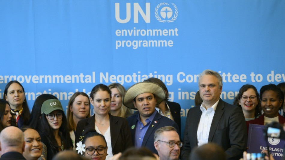 Negociadores sobre poluição plástica pedem mais tempo para chegar a acordo