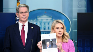 Trump praises Bezos as Amazon denies plan to display tariff cost