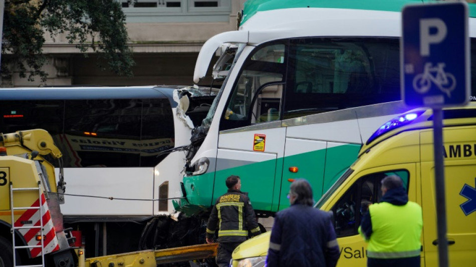 Colis&atilde;o entre 2 &ocirc;nibus deixa 50 feridos em Barcelona; 4 est&atilde;o em estado grave