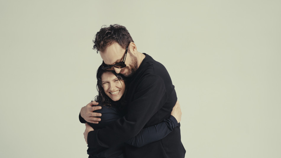 Cesare Cremonini con Elisa, 'Nonostante tutto' c'&egrave; la felicit&agrave;