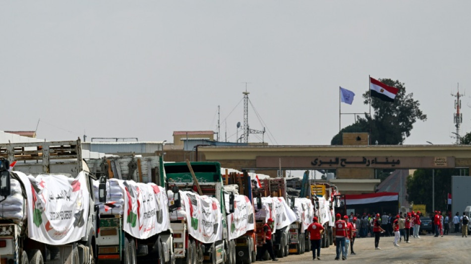 À l’entrée de Gaza, des centaines de camions humanitaires bloqués et une aide au compte-gouttes