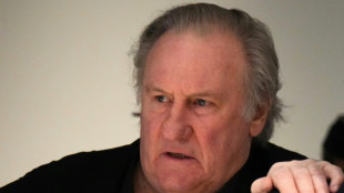 El actor franc&eacute;s Depardieu, juzgado por agresiones sexuales, niega "manosear" a las mujeres