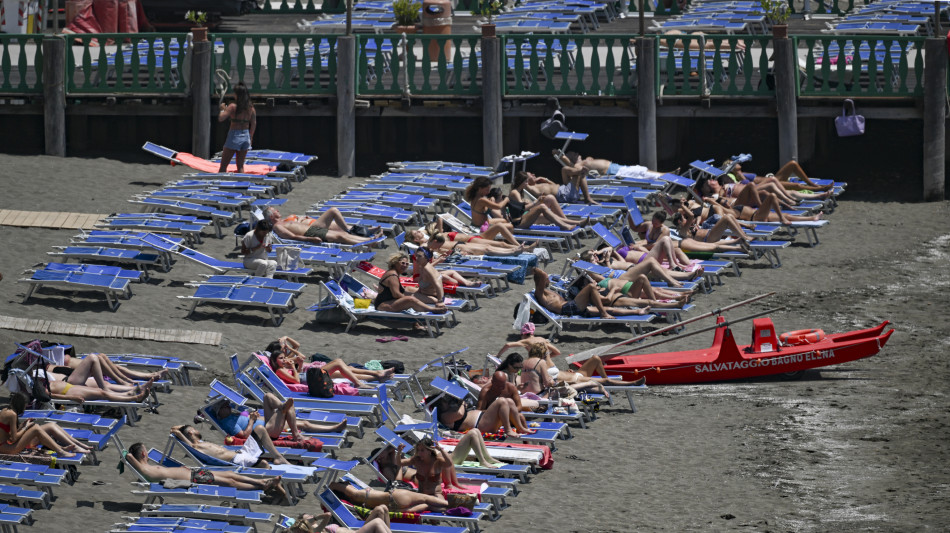 Altroconsumo, a ferragosto posto spiaggia aumenta del 4%