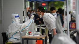 Covid &agrave; P&eacute;kin: le d&eacute;pistage red&eacute;marre apr&egrave;s un foyer dans un bar