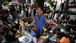 Fans recuerdan a cantante Liam Payne en Buenos Aires a un a&ntilde;o de su muerte