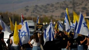 Manifestantes em Israel pedem acordo sobre ref&eacute;ns antes de reuni&atilde;o de gabinete