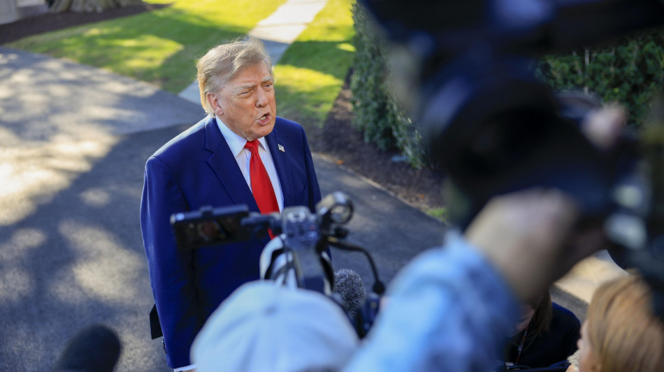 Giudice ordina a Trump di deporre entro l'11 dicembre nella causa contro la Bbc