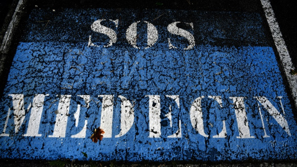 Contre la p&eacute;nurie de m&eacute;decins, un rapport encourage leur maintien "au-del&agrave; de 65 ans"