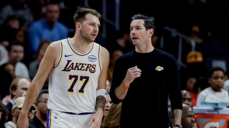 Nba: i Lakers cadono a Phoenix, 11/a vittoria di fila per gli Spurs