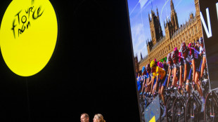Il via da Edimburgo, Pirenei e finale a Parigi: svelato il Tour 2027