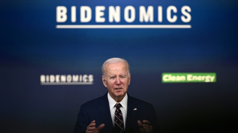 Biden vende for&ccedil;a econ&ocirc;mica, mas eleitores ainda n&atilde;o compraram a ideia