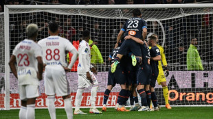 Olympique de Marselha vence Lyon (2-1) nos acr&eacute;scimos e recupera vice-lideran&ccedil;a